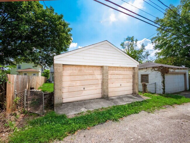Building Photo - 439 Eldridge Ave