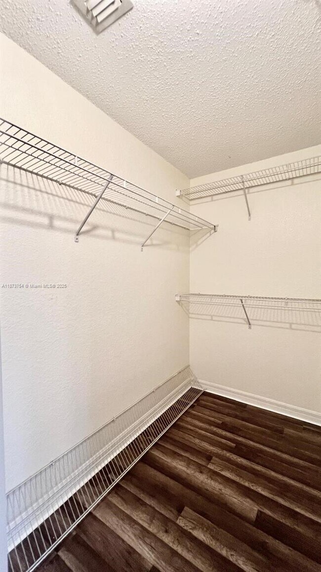 Building Photo - 3019 Alcazar Pl
