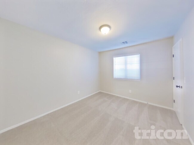 Building Photo - 24401 N Lost Dutchman Way