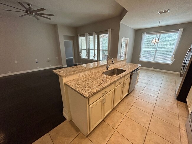 Building Photo - *COMING SOON* AMAZING 3 Bedroom  2 Bath Home w/ Office Room Near Alamo Ranch!