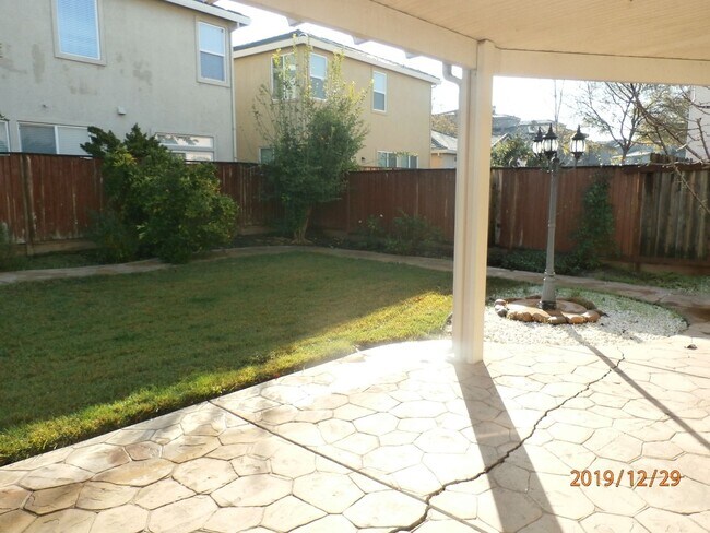 Building Photo - Stunning 4/2.5 Natomas Beauty!  (PLEASE READ ENTIRE AD FOR SHOWING)!