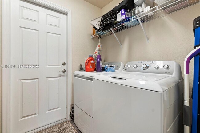 Building Photo - 3019 Honeywood Rd