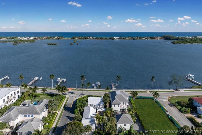 Building Photo - 7103 S Flagler Dr