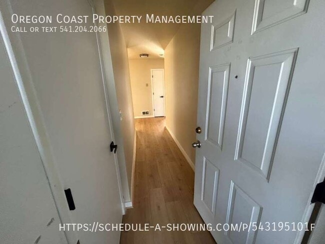Building Photo - 903 Evergreen Dr
