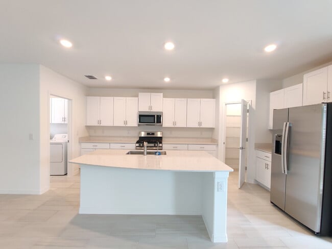 Building Photo - Spacious 5-Bedroom Home with First-Floor Owner's Suite in Land O' Lakes