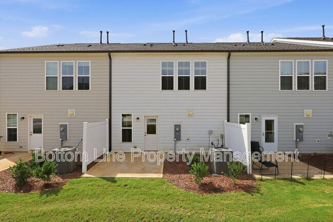 Building Photo - 460 Glen Clova Dr