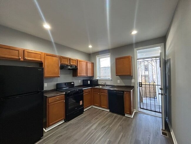 Building Photo - 2 Bedrooms 2 Bathrooms