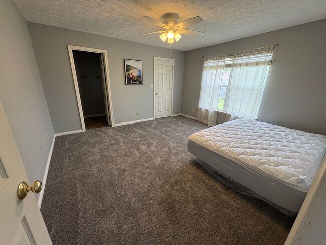 Building Photo - 3 Bd 2 Ba with 2 car garage in West Lafayette