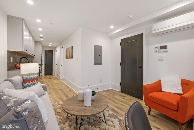 Building Photo - 1979 Biltmore St NW