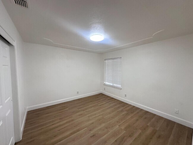 Building Photo - 2378 Grapewood Ct