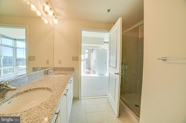 Building Photo - 5750 Bou Ave
