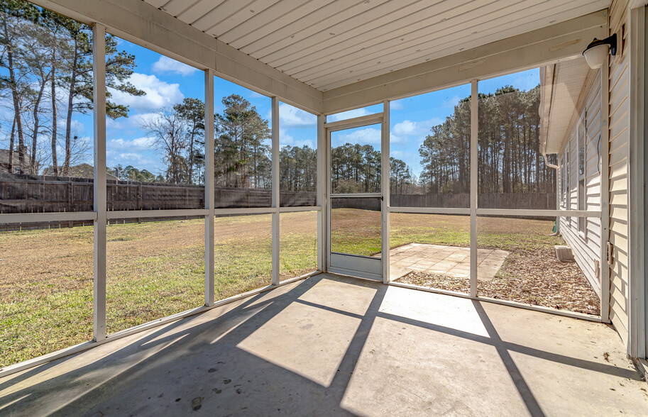 COVERED PATIO - 323 Edenton Rd