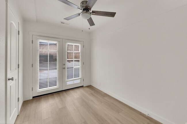 Building Photo - 7873 S Chadbourne Dr