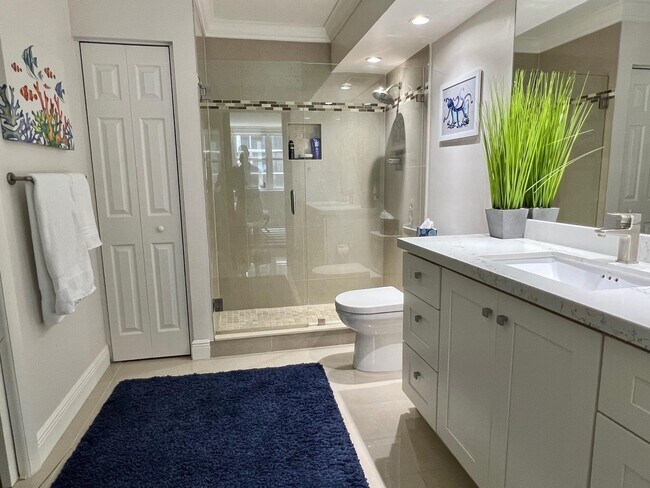 Building Photo - 5440 N Ocean Dr