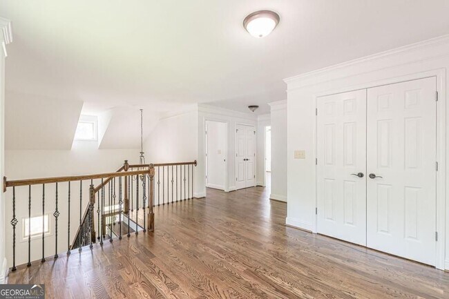 Building Photo - 1410 Eastland Rd SE