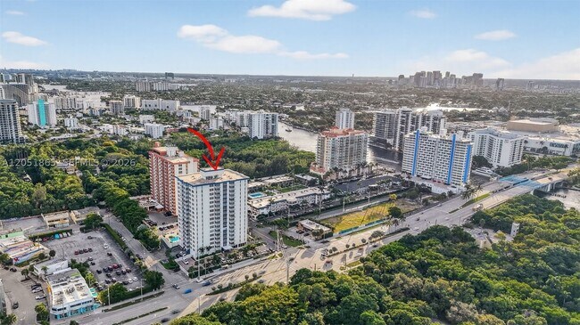 Building Photo - 3000 E Sunrise Blvd
