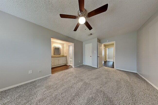 Building Photo - 13906 Rosetta Dr