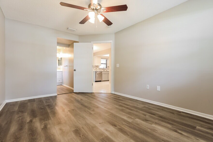 Building Photo - 1545 Deer Hollow Blvd