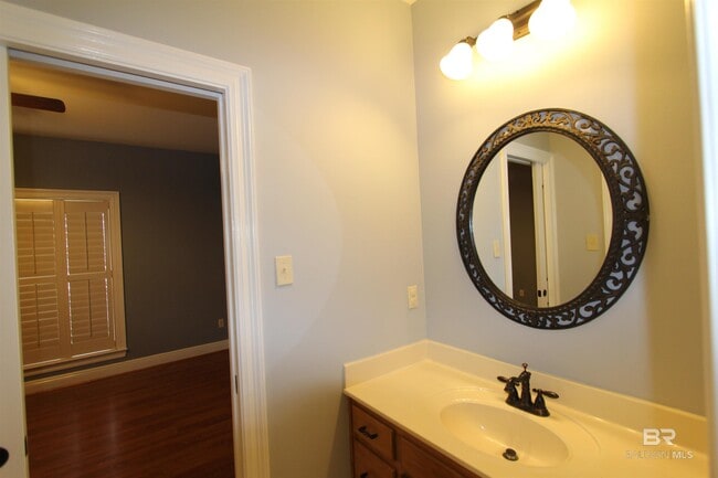 Building Photo - 9948 Sommerset Dr