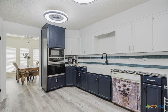 Building Photo - 1012 Pin Oak Dr