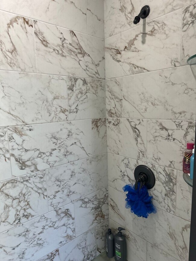 Building Photo - Available March 1st!  Modern 5-Bedroom 4-Bathroom Home in SW Bentonville