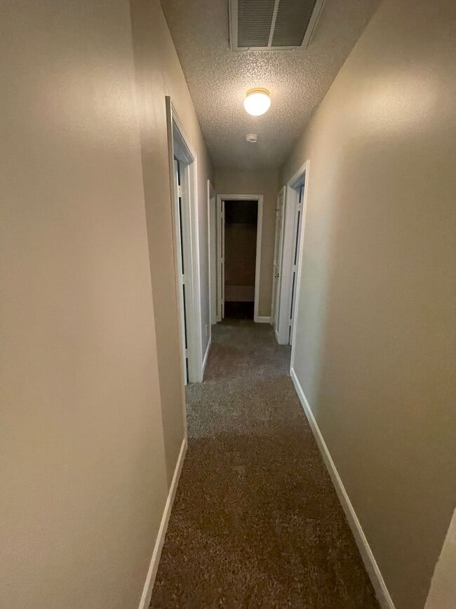 Building Photo - Must see this beautiful 3 bedroom 2.5 bath...