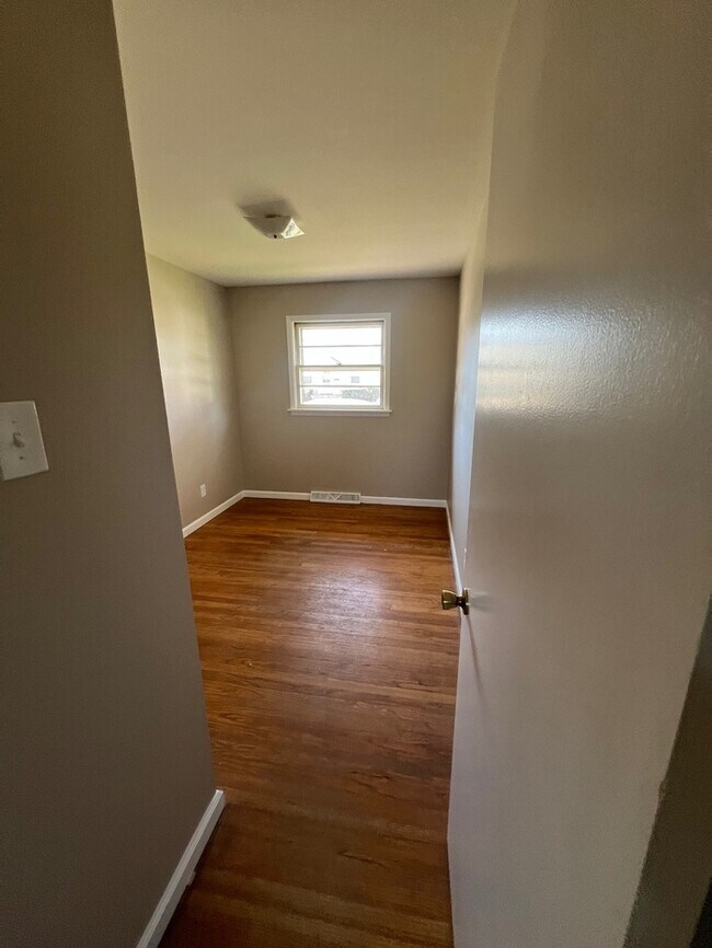 Building Photo - 11121 Florence Ave