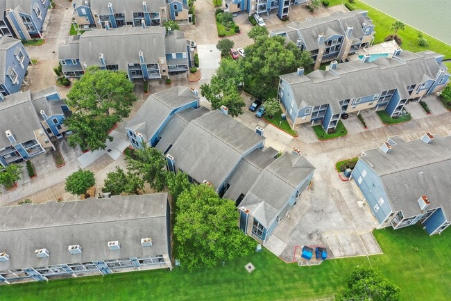 Building Photo - 18519 Egret Bay Blvd