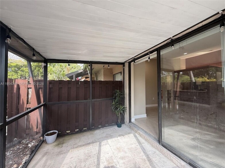 Building Photo - 2550 N Nob Hill Rd