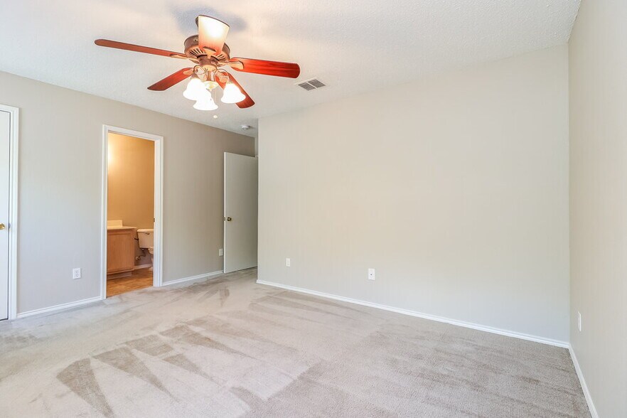 Building Photo - 4208 Hunters Creek Dr