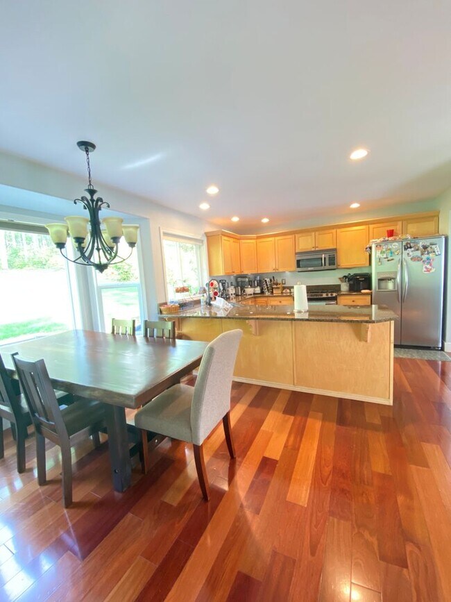 Building Photo - Silverdale 2 Story Home 4bed 2.5 bath