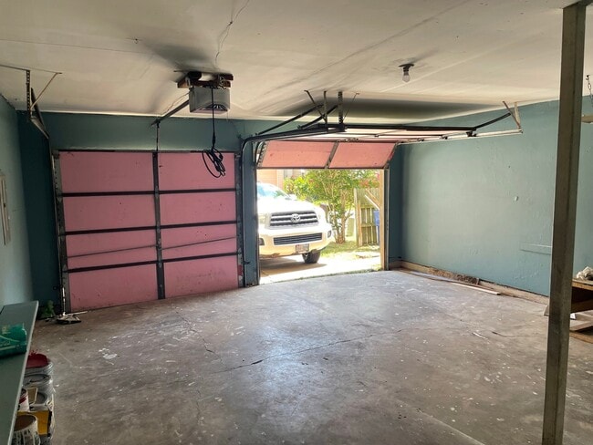 Building Photo - 12510 Manor Ct
