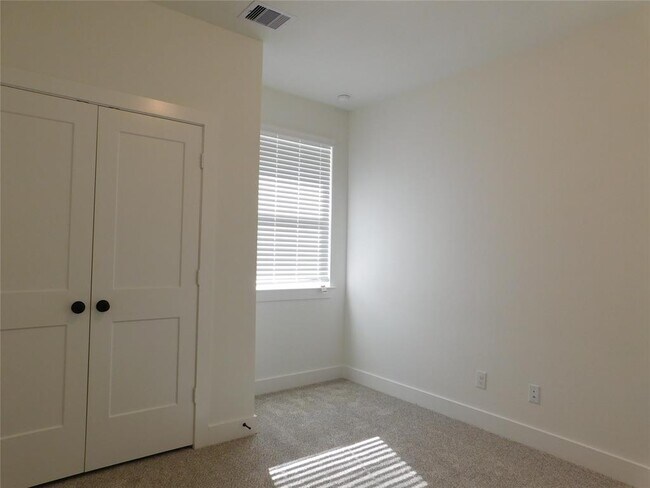 Building Photo - 9447 Lantern Lgt Dr