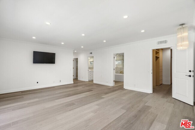 Building Photo - 3217 Hutton Dr