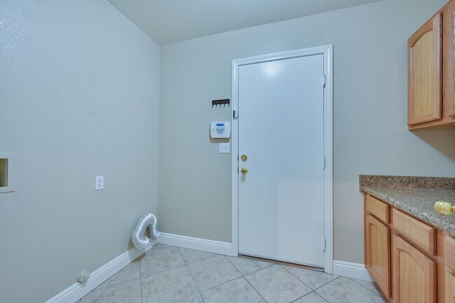 Building Photo - 561 Pacer Terrace