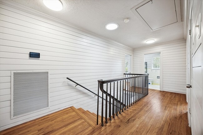 Building Photo - 2506 Avalon Pl