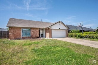 Building Photo - 8421 Woodhue Dr