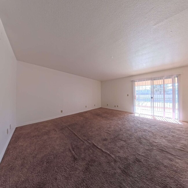 Building Photo - Gated Community | Close To The Strip | 2nd Floor Unit