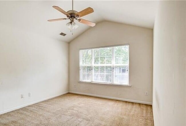 Building Photo - 3BR Townhome • In-Unit W/D • Trash Included in Fort Mill