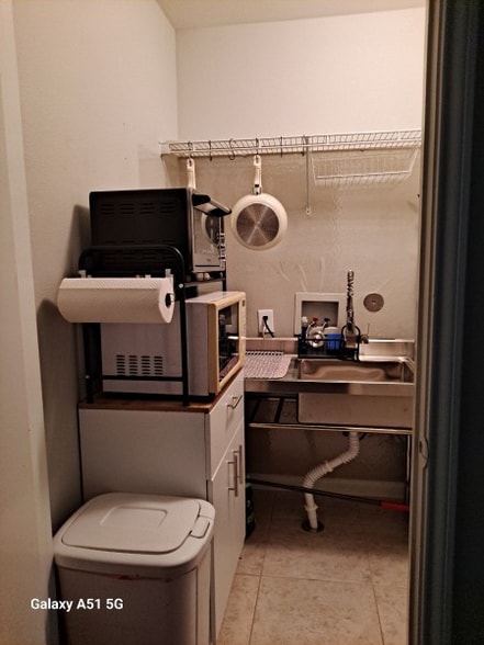 Building Photo - 6101 Chalk Hollow Dr