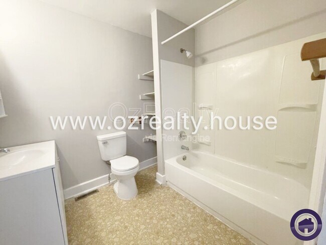 Building Photo - 1031 N Michigan St