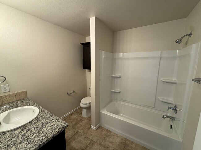 Building Photo - Stunning House Located Minutes From Elementary & Close Access To Marsha Sharp Fwy!