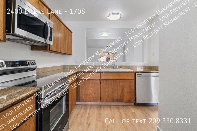 Building Photo - 2400 Eilers Ln