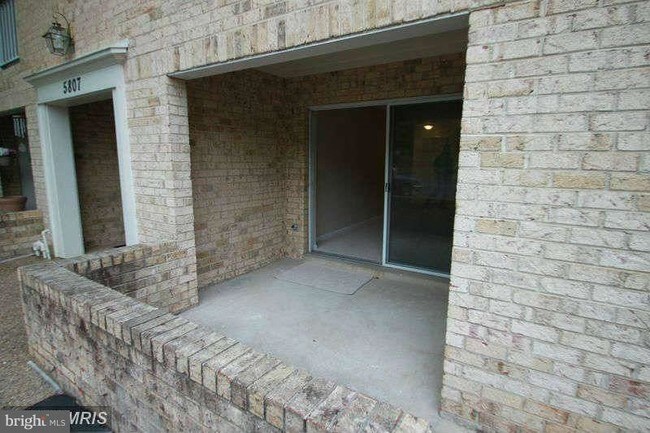 Building Photo - 5807 Cove Landing Rd
