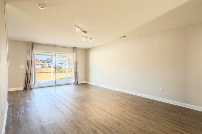 Building Photo - Walkerton Home