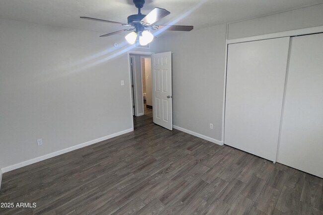 Building Photo - 8127 E Mitchell Dr