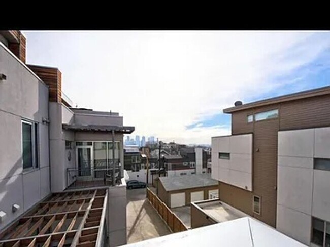 Building Photo - Contemporary Townhome Steps from Jefferson Park & LoHi!!