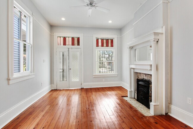 Building Photo - 3023 Banks- right