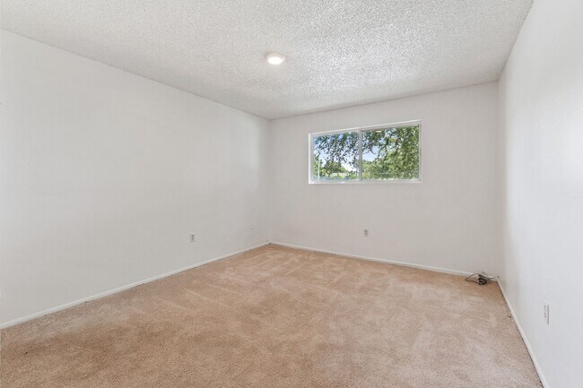 Building Photo - Charming 3-Bedroom, 2-Bathroom Condo in De...