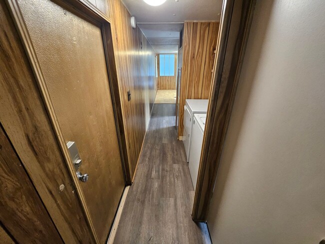 Building Photo - Charming 3BR/1BA in Eagle Creek – W/D, Yar...
